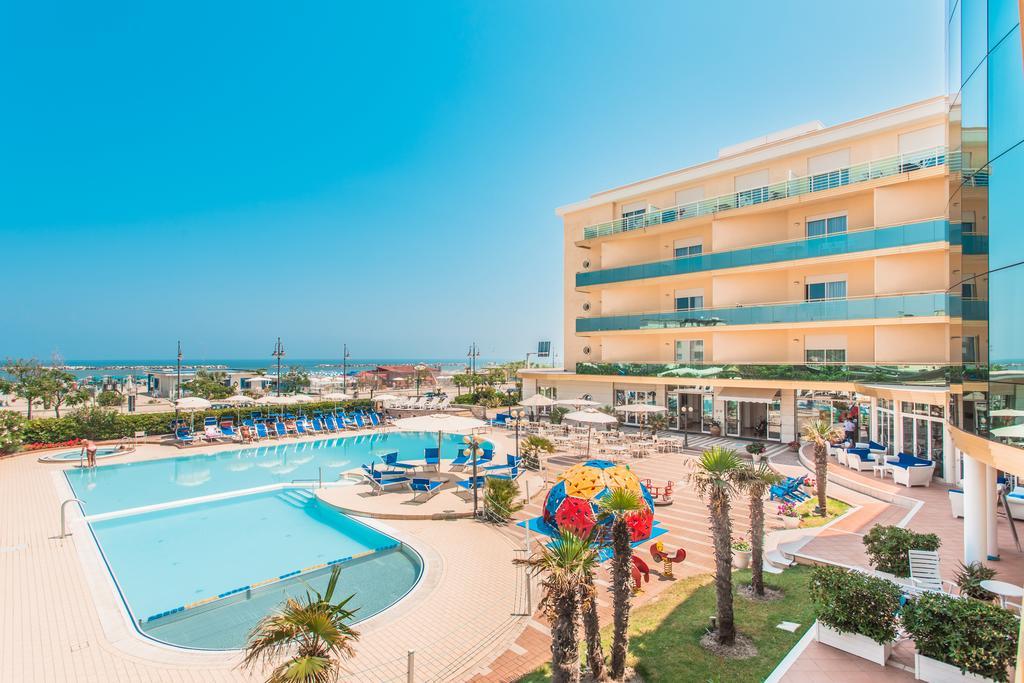 Hotel Valverde & Residenza Чезенатико Екстериор снимка