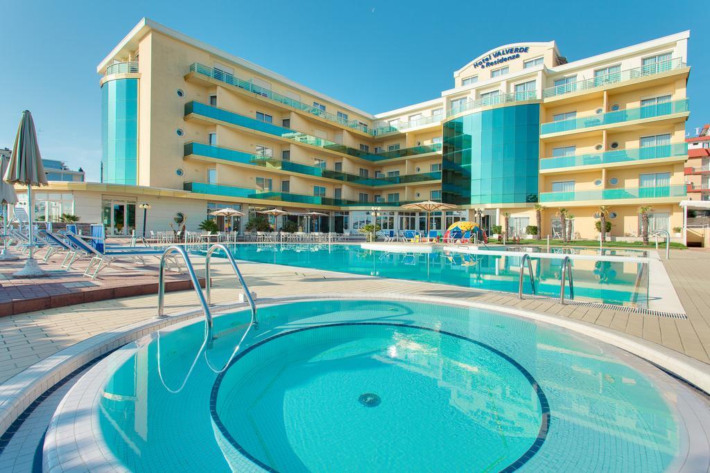 Hotel Valverde & Residenza Чезенатико Екстериор снимка