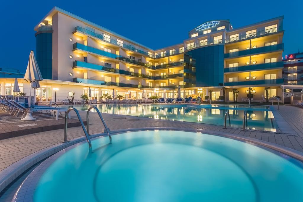 Hotel Valverde & Residenza Чезенатико Екстериор снимка