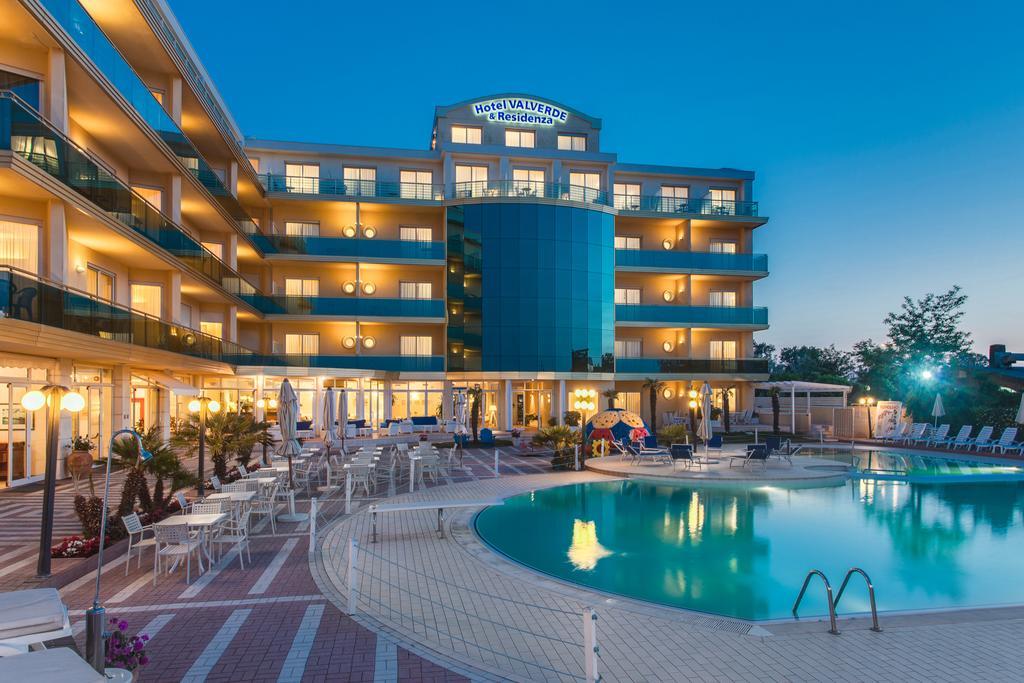 Hotel Valverde & Residenza Чезенатико Екстериор снимка