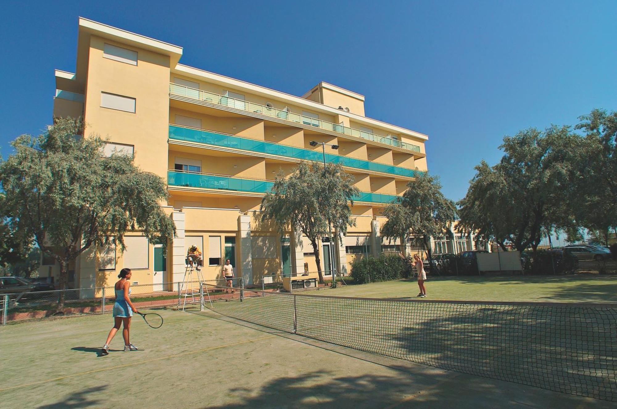 Hotel Valverde & Residenza Чезенатико Екстериор снимка