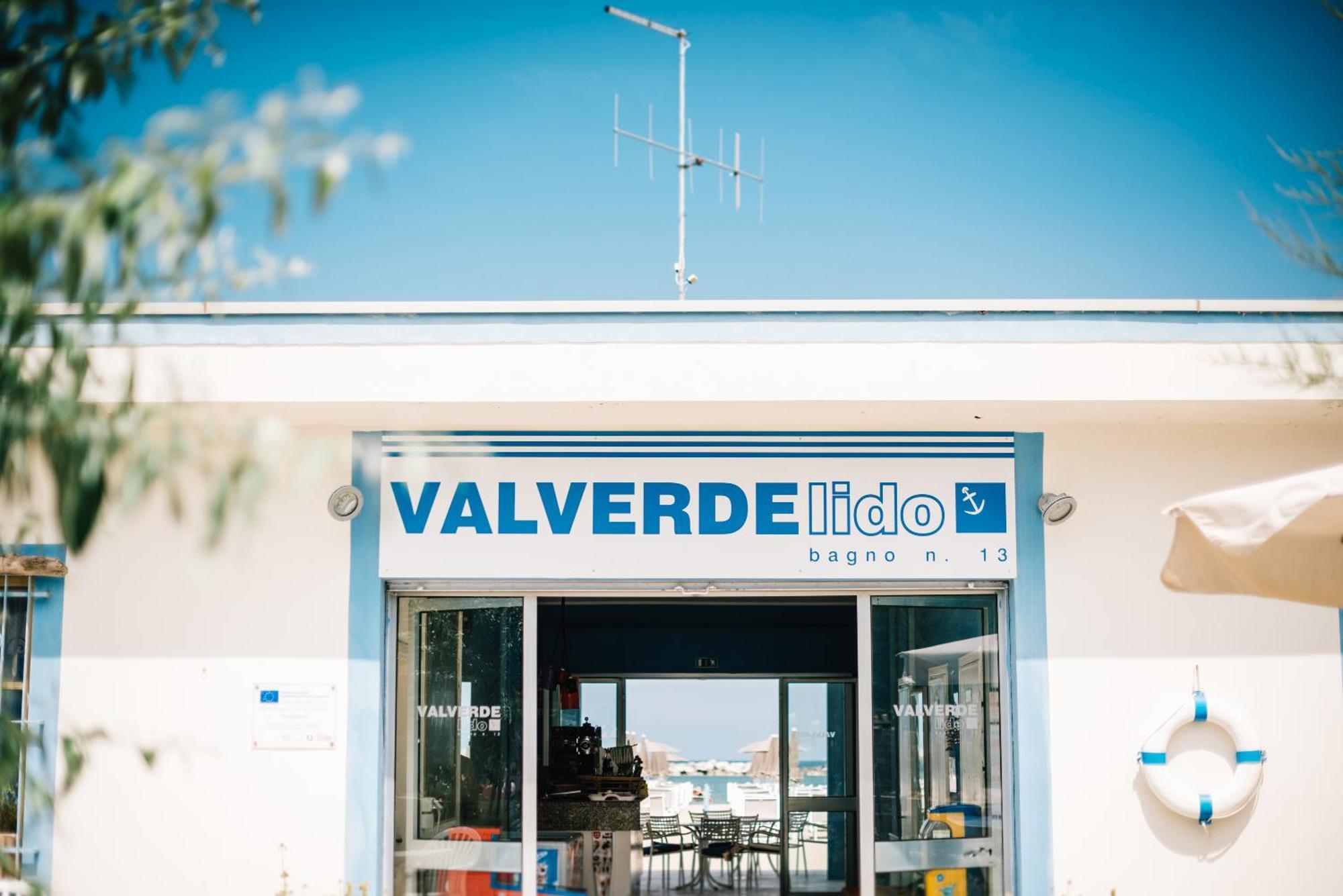Hotel Valverde & Residenza Чезенатико Екстериор снимка