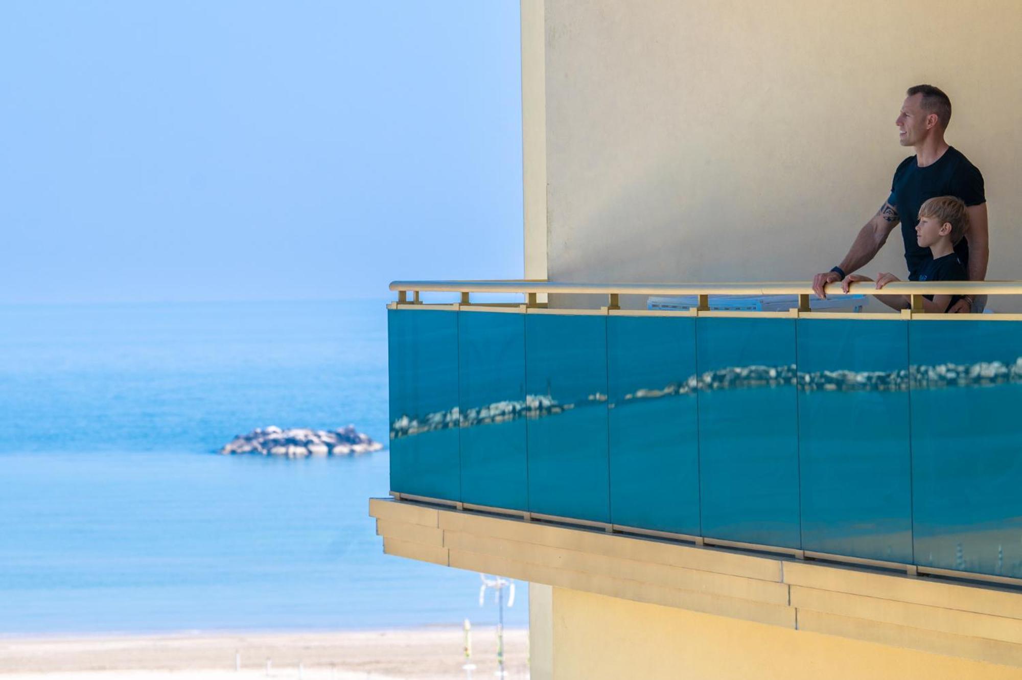 Hotel Valverde & Residenza Чезенатико Екстериор снимка
