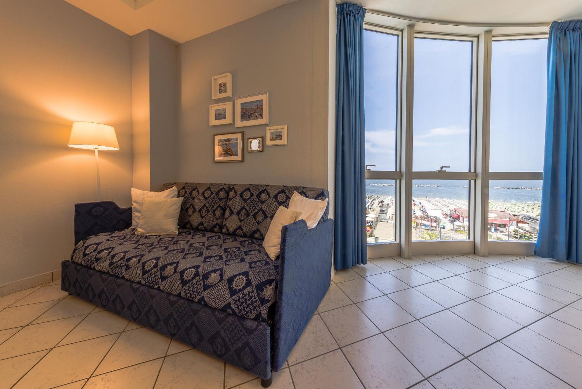 Hotel Valverde & Residenza Чезенатико Екстериор снимка