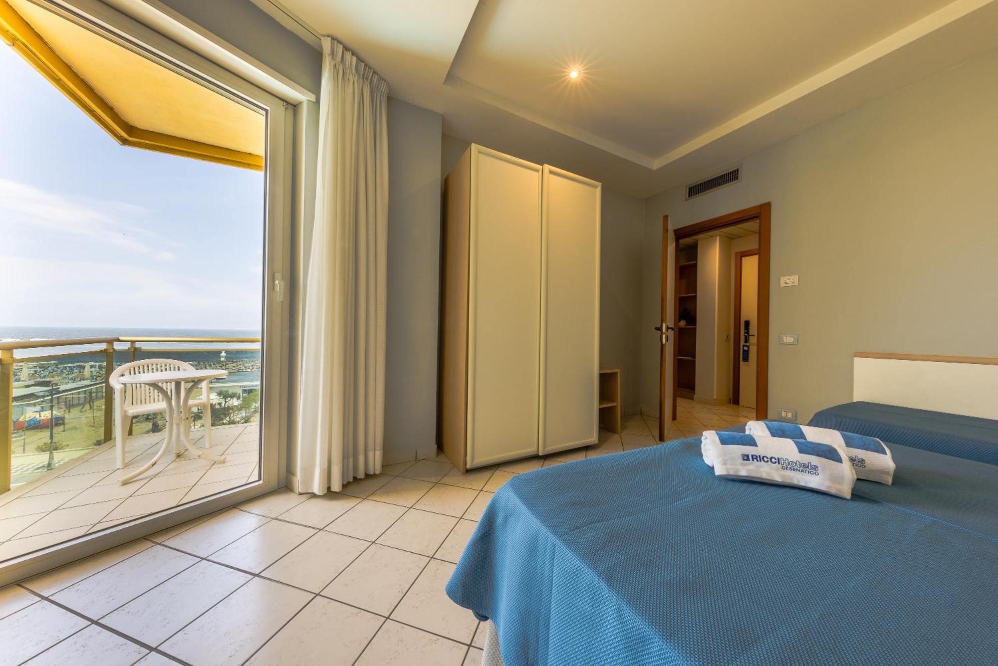 Hotel Valverde & Residenza Чезенатико Екстериор снимка