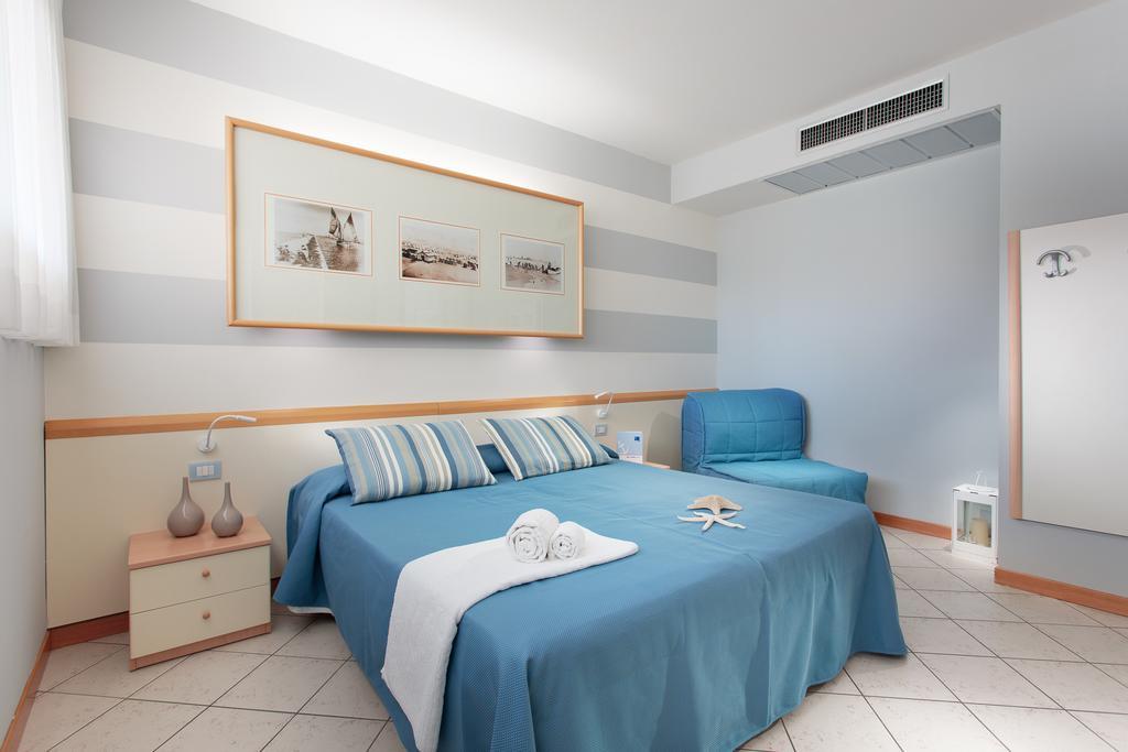 Hotel Valverde & Residenza Чезенатико Екстериор снимка