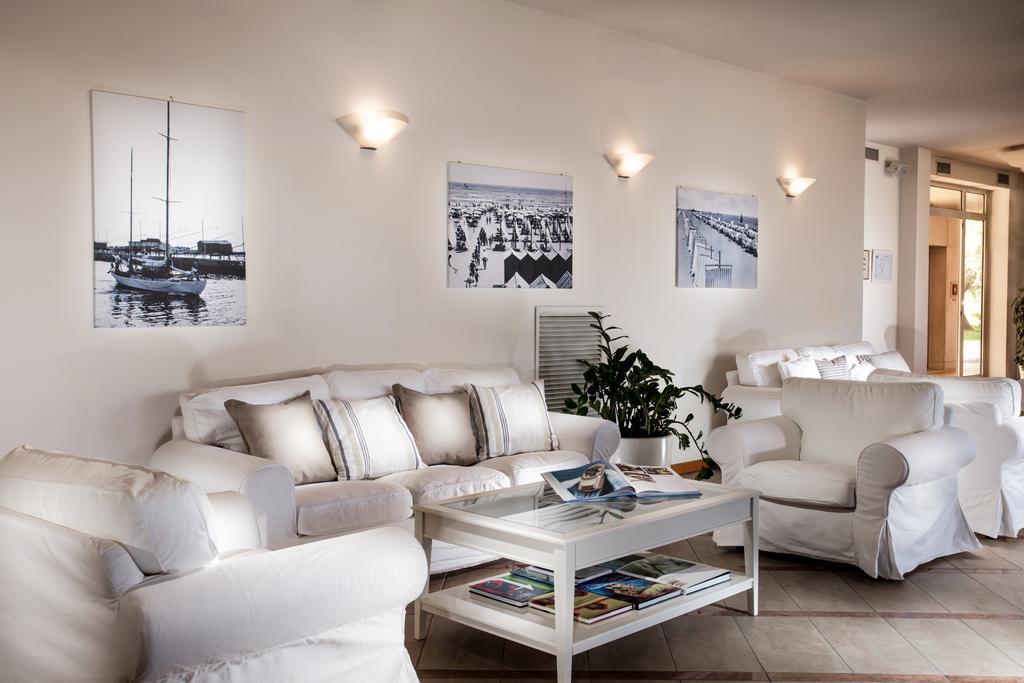 Hotel Valverde & Residenza Чезенатико Екстериор снимка
