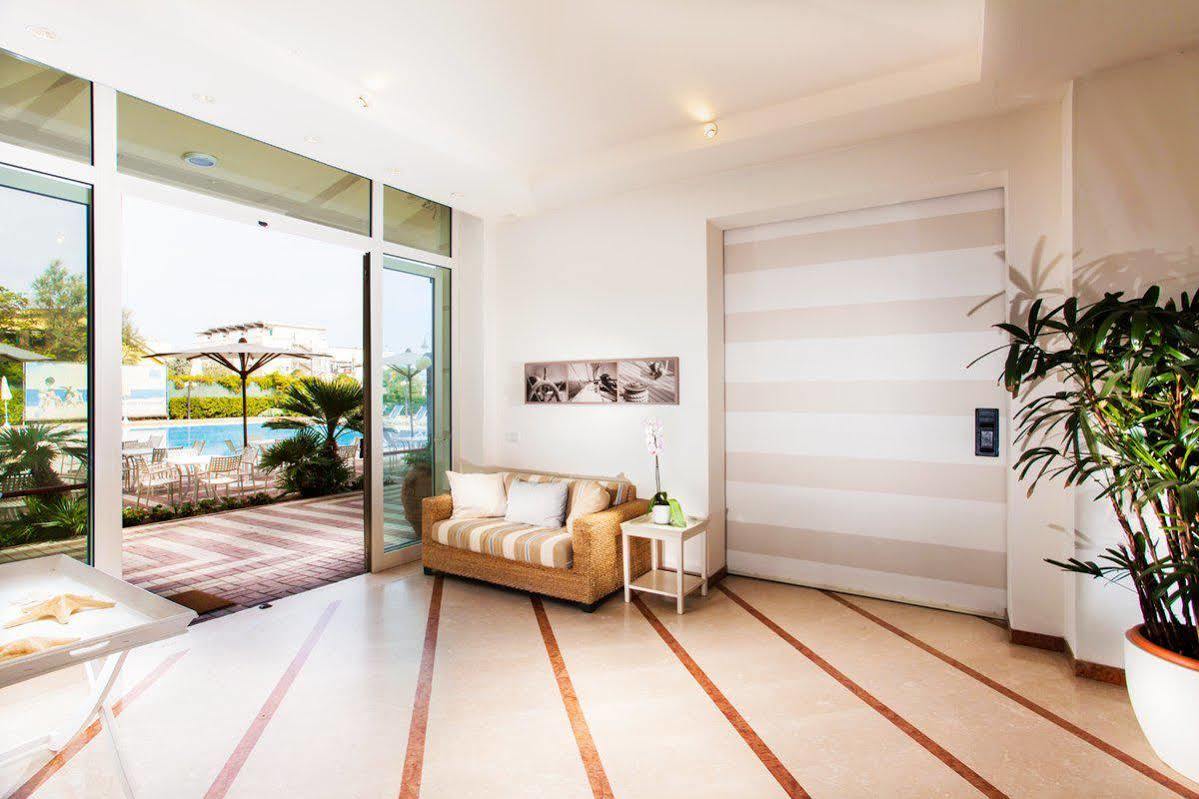 Hotel Valverde & Residenza Чезенатико Екстериор снимка