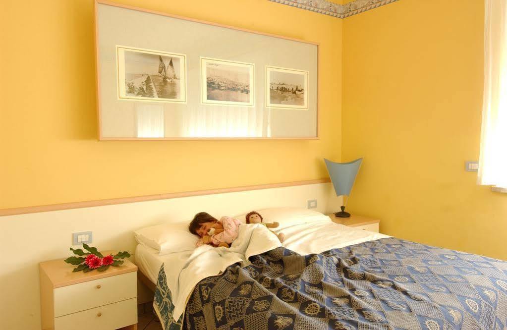Hotel Valverde & Residenza Чезенатико Екстериор снимка