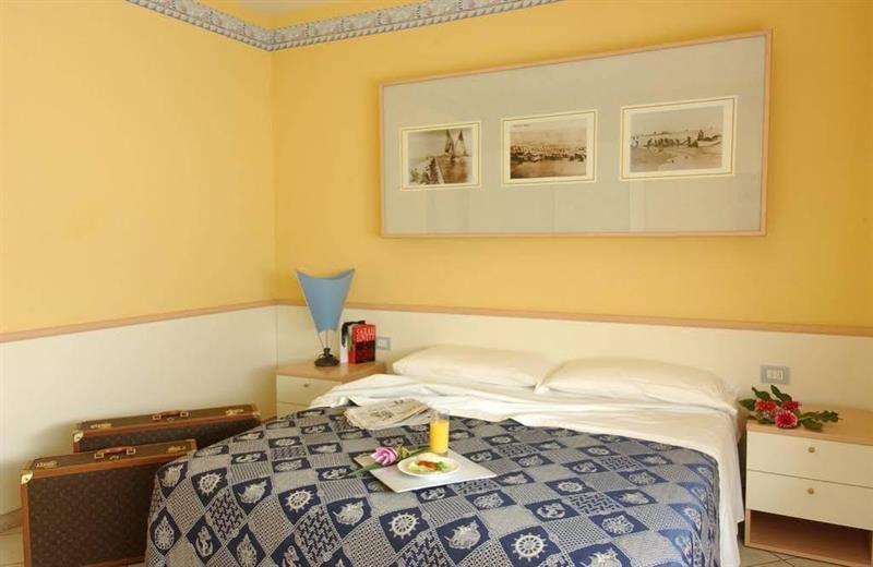 Hotel Valverde & Residenza Чезенатико Екстериор снимка